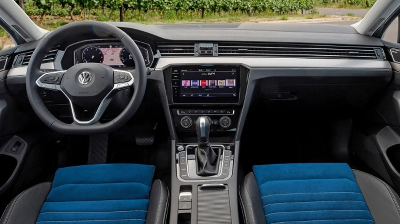 Volkswagen Passat - interior