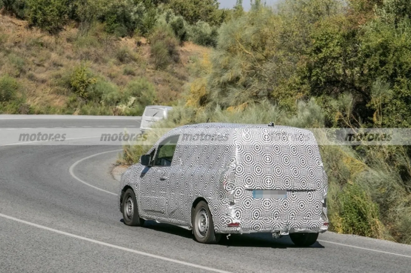 Renault Kangoo 2021 - foto espía posterior