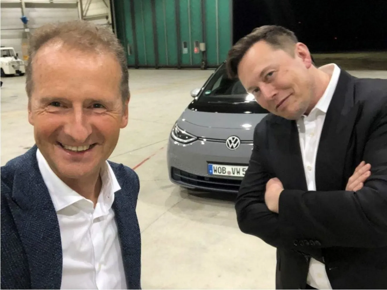 Tesla y Volkswagen: dos maneras muy distintas de vender la conducción autónoma