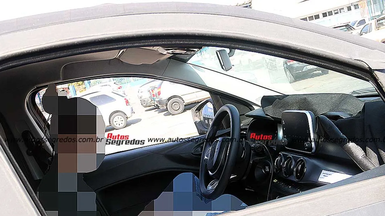 El interior del nuevo SUV de FIAT basado en el Argo al descubierto en estas fotos espía