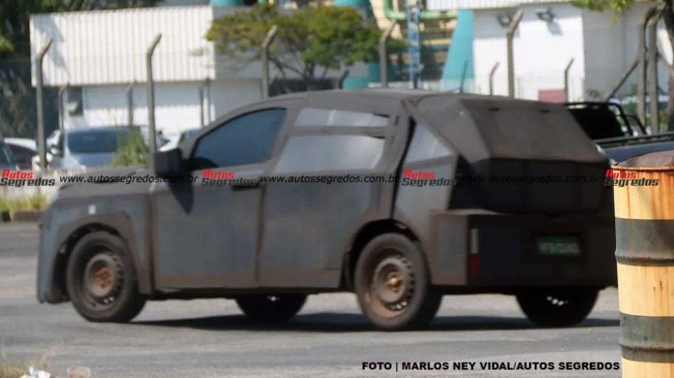 FIAT Argo SUV - foto espía