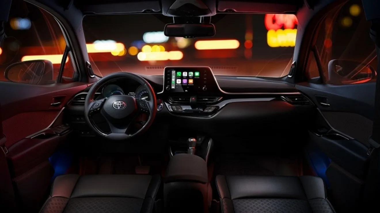 Toyota C-HR 2021 - interior