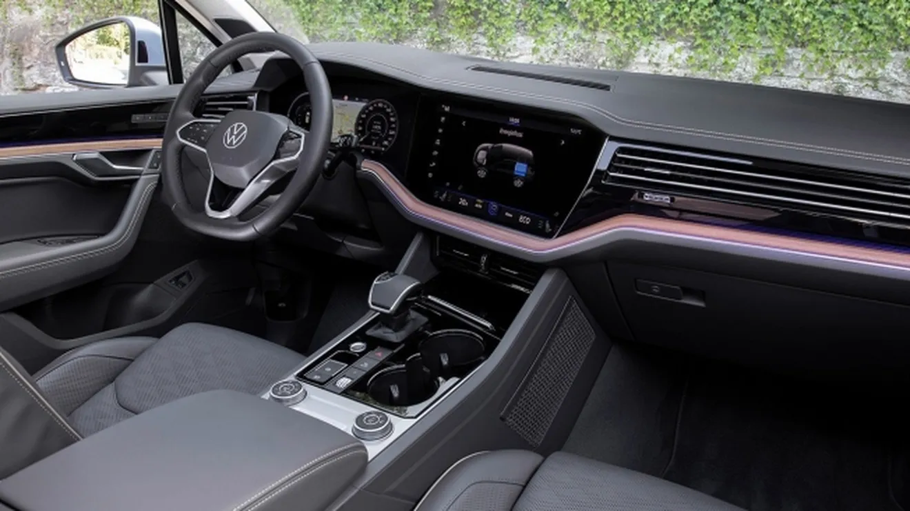 Volkswagen Touareg eHybrid - interior