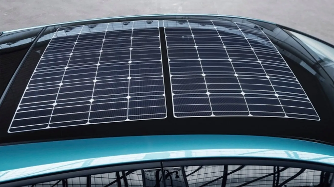 Toyota Prius Plug-in 2021 - paneles solares