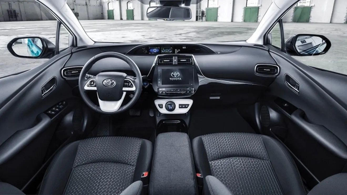 Toyota Prius Plug-in 2021 - interior