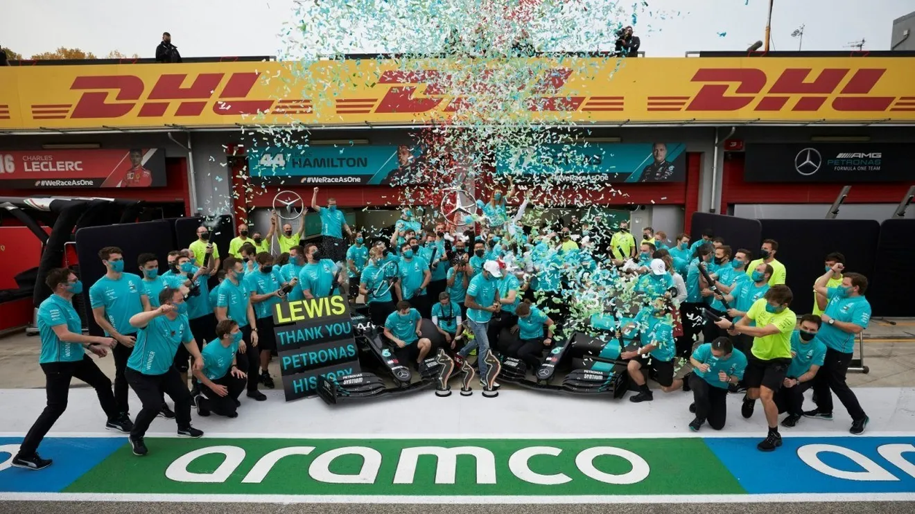 Hamilton: «Es casi mejor ganar el título de constructores que el de pilotos»