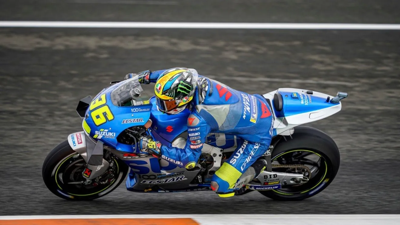 Joan Mir acaricia el título de MotoGP tras su primer triunfo en el GP de Europa