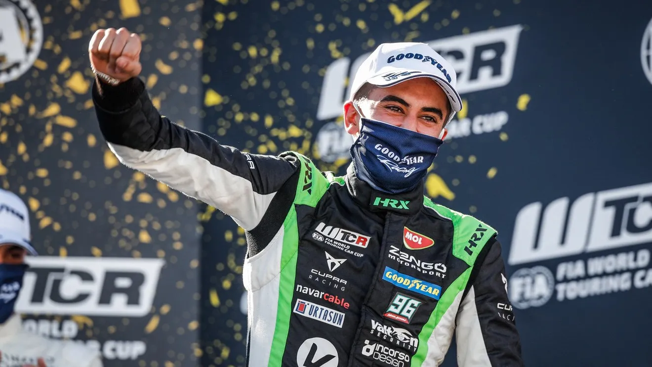 Azcona conquista MotorLand: «Es increíble ganar una carrera de casa»