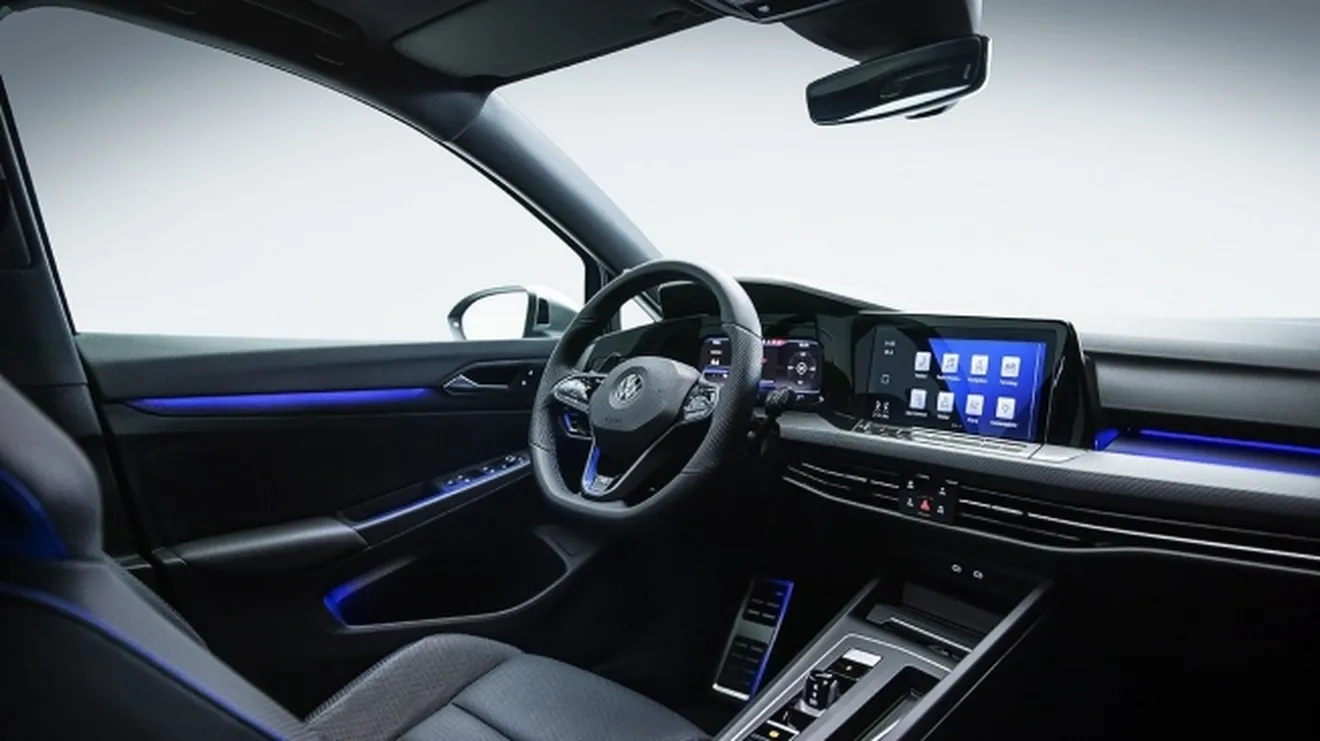 Volkswagen Golf R 2021 - interior