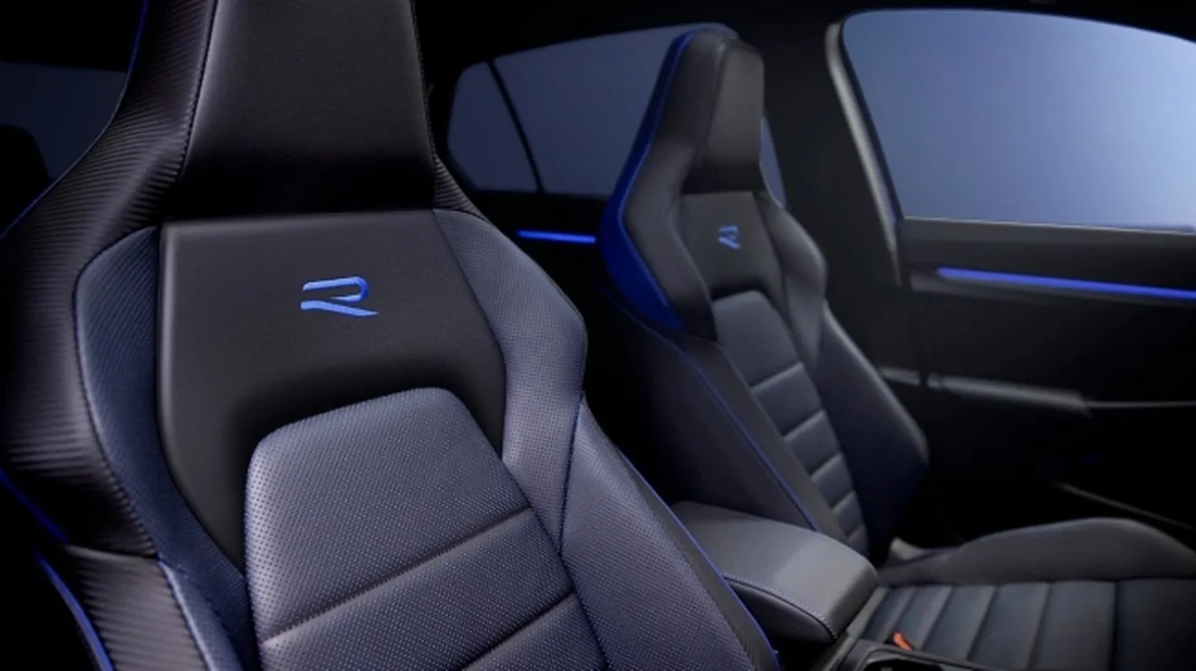 Volkswagen Golf R 2021 - interior