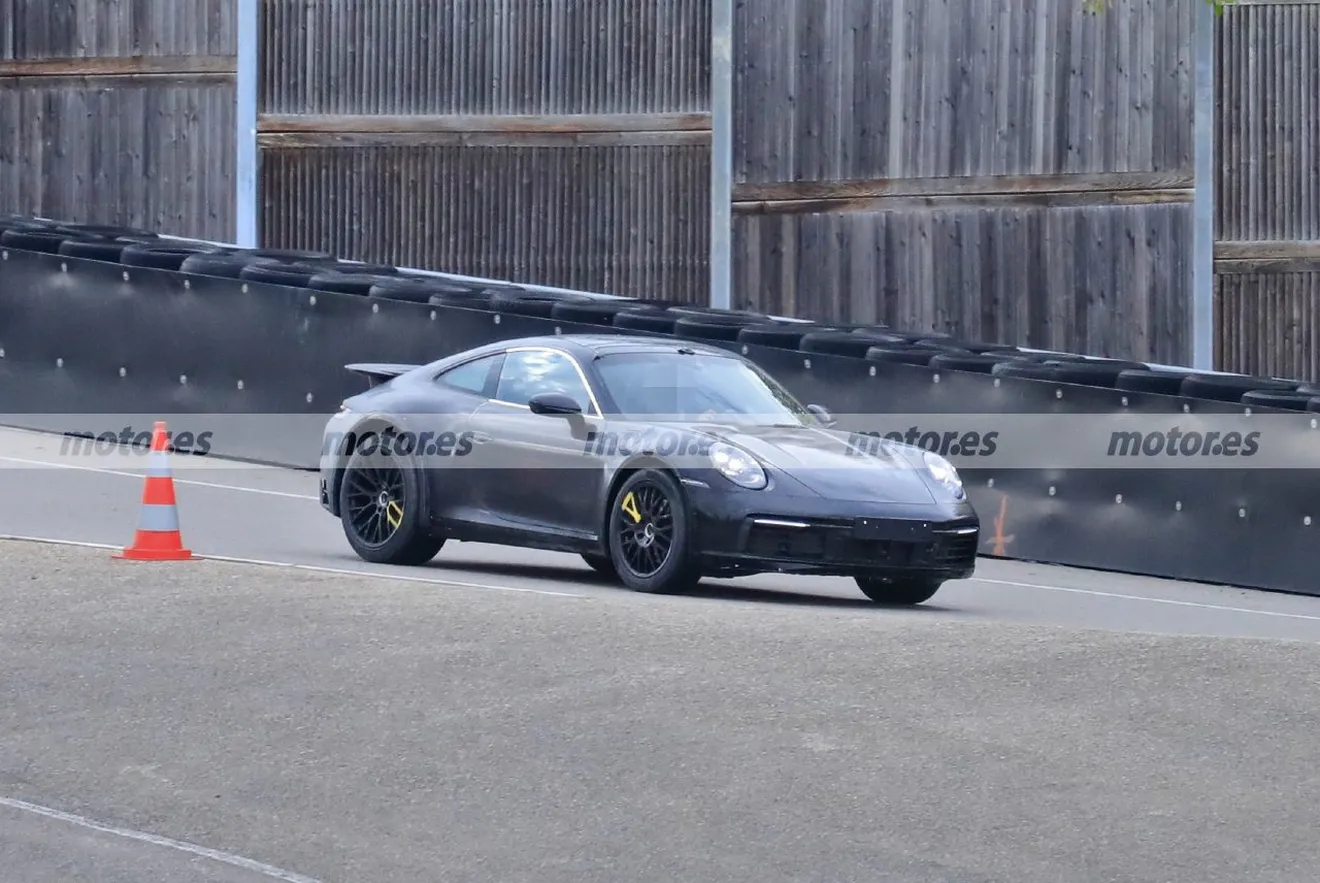 Nuevas fotos espía del Porsche 911 Dakar, aparece una mula con una configuración inédita