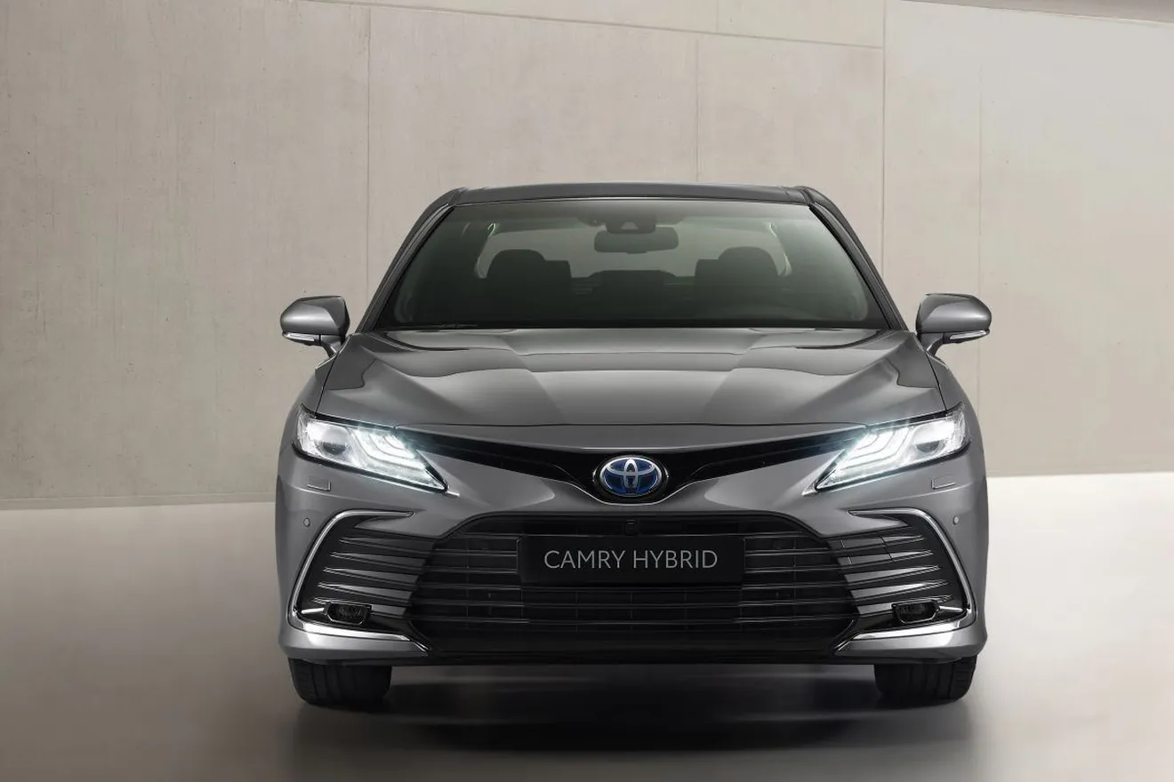 Toyota Camry Hybrid 2021, la berlina nipona para Europa estrena un discreto facelift 