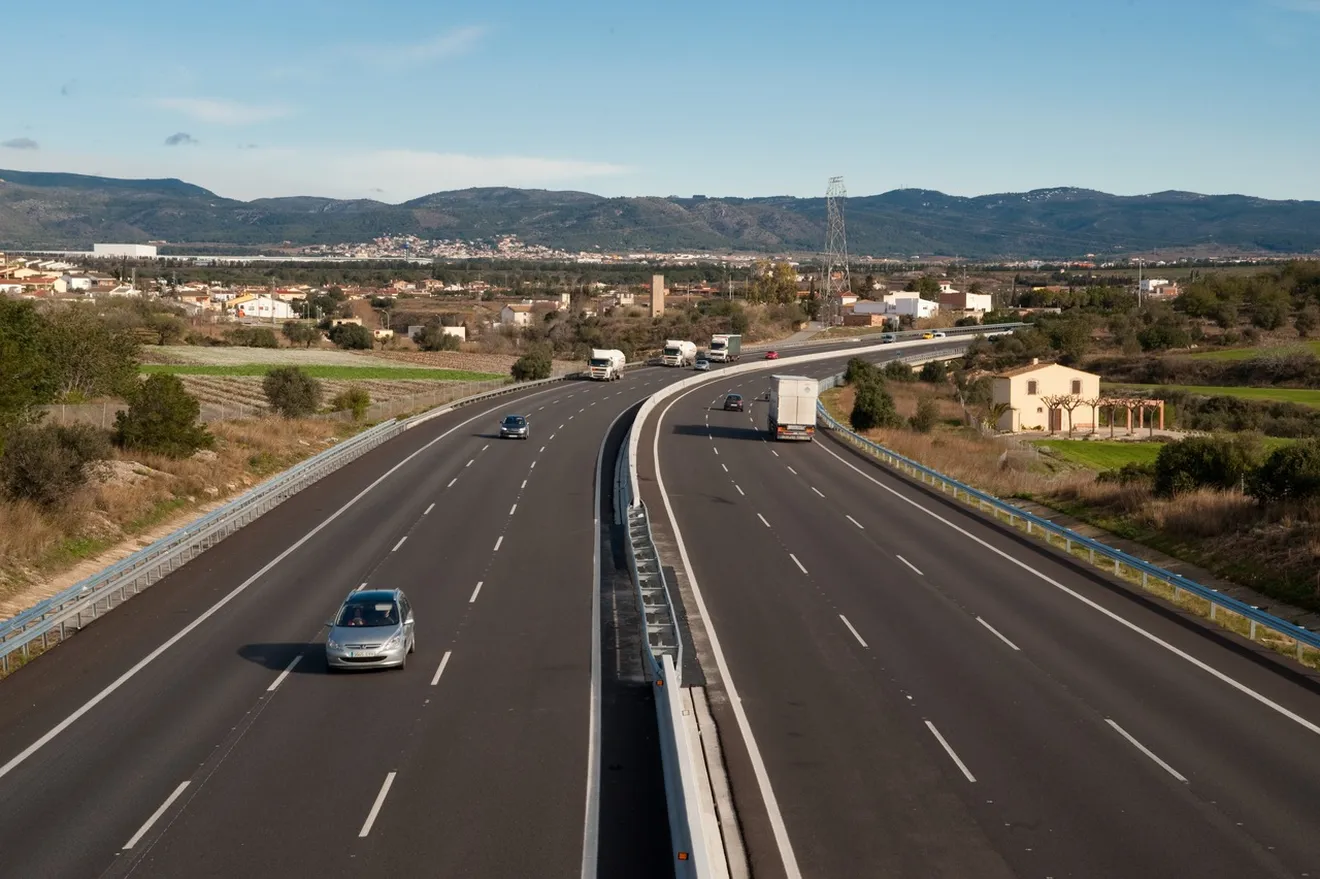 Autopistas en tiempos de COVID-19: vamos más rápido y más distraídos