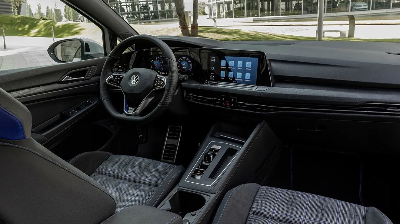 Volkswagen Golf GTE 2021 - interior