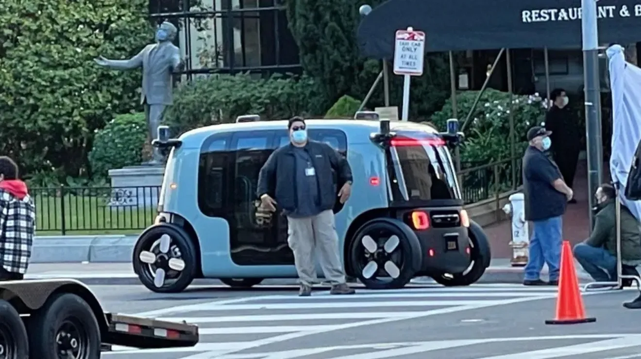 ¡Filtrado! El primer taxi robotizado autónomo de Zoox y Amazon cazado en la calle