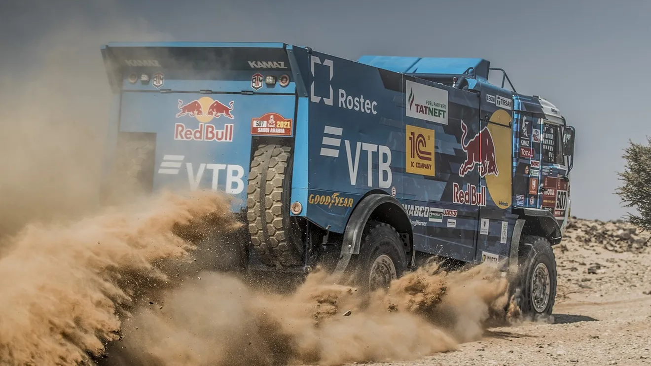 Giniel de Villiers y Álex Haro se anotan la quinta etapa del Dakar