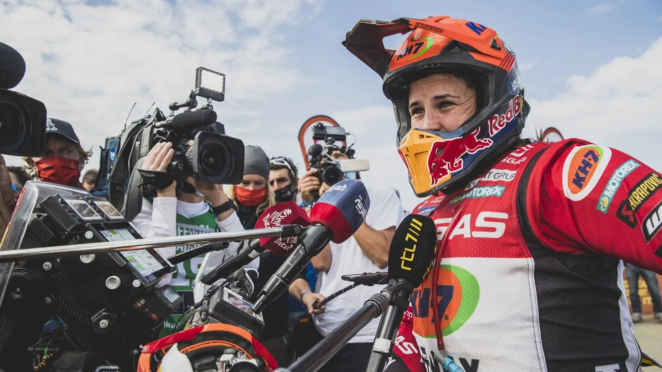 Laia Sanz se siente lista para correr el Dakar al volante de un coche