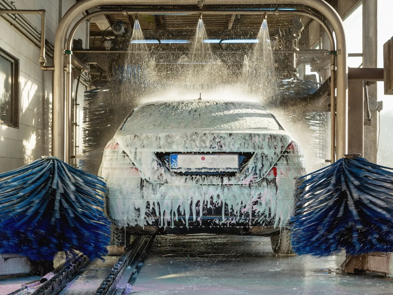 Toyota patenta un sistema de lavado automático para coches autónomos