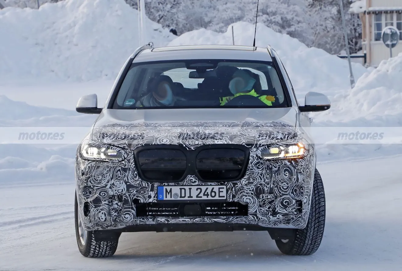 Foto espía BMW iX3 Facelift 2022 M Sport - exterior