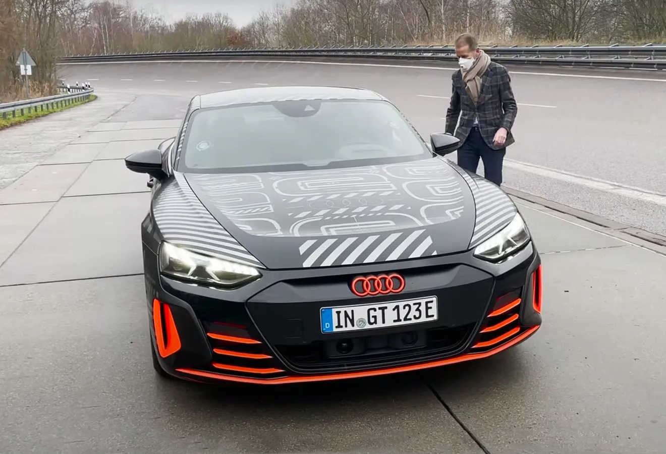 Herbert Diess se atreve a probar el nuevo Audi e-tron GT Prototipo [vídeo]