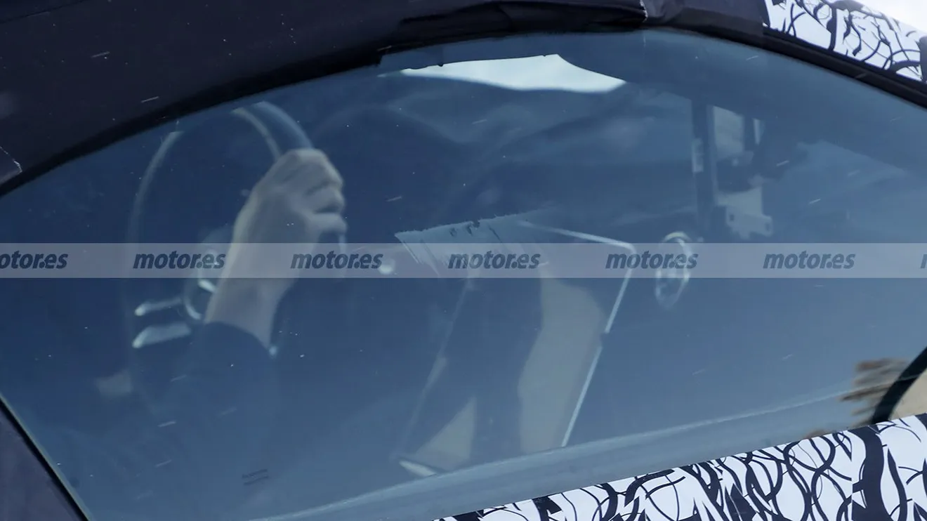 El interior del nuevo Mercedes-AMG SL 2022 queda parcialmente al descubierto