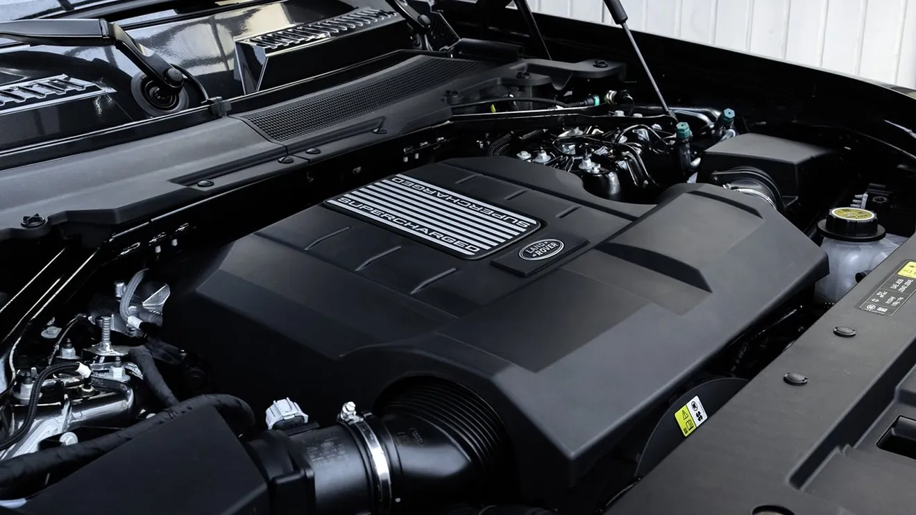 Land Rover Defender V8 - motor