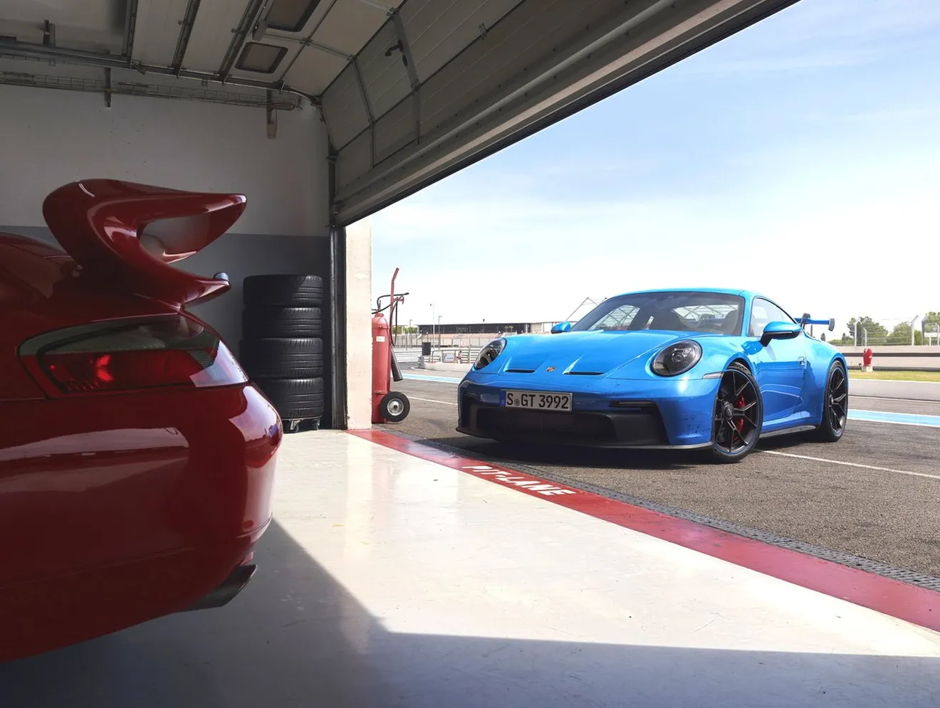 El Porsche 911 GT3 llega con 510 CV, cambio manual y 17 segundos más rápido en Nürburgring