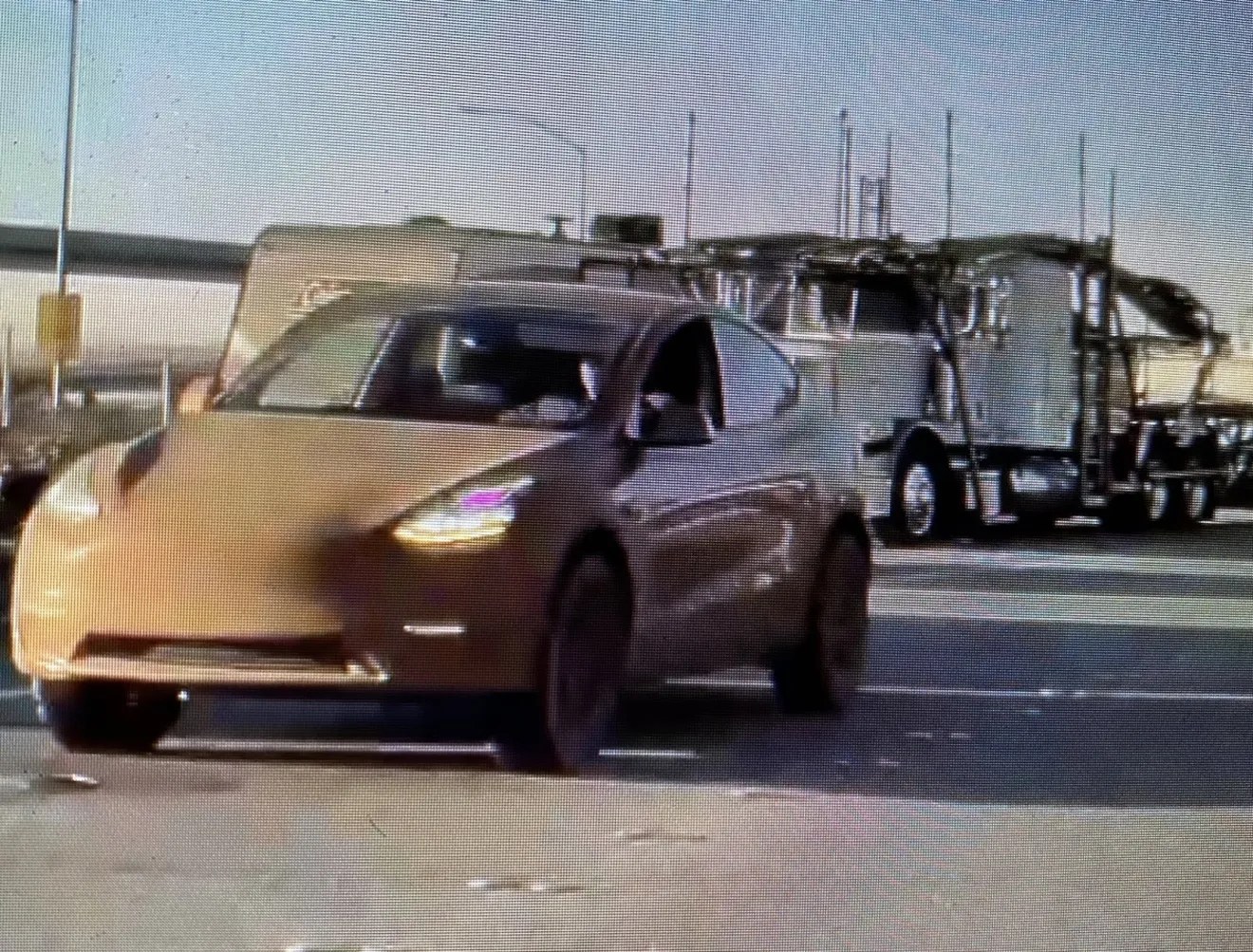 Cazado un prototipo del Tesla Model Y con una extraña configuración off-road 
