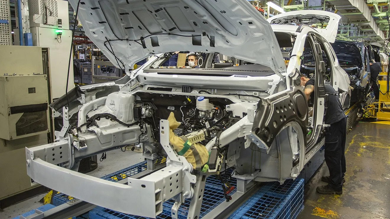 Ford fabricará en España un nuevo motor híbrido y amplía la producción de baterías