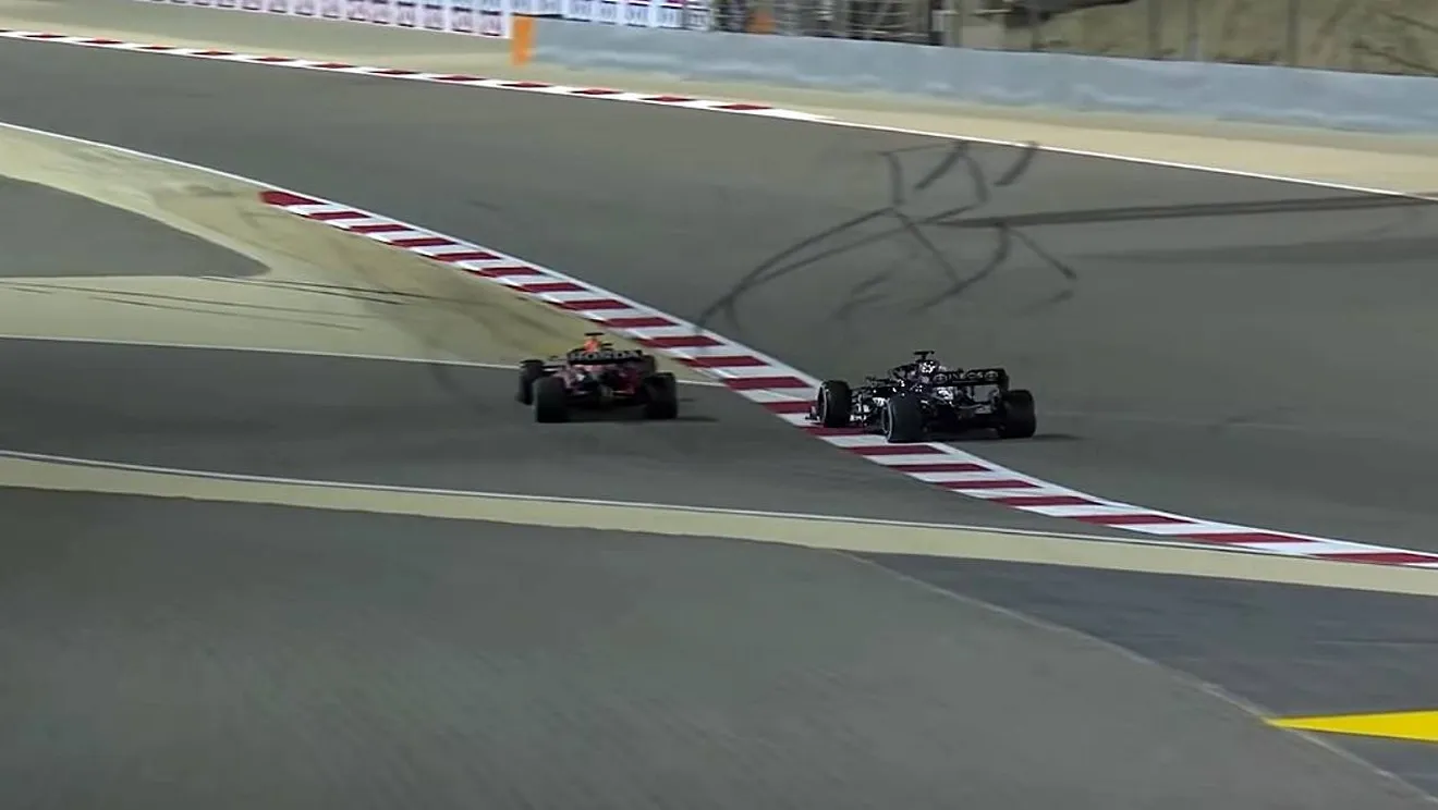 El gran lío de la curva 4: Hamilton, Verstappen y la FIA explican lo ocurrido