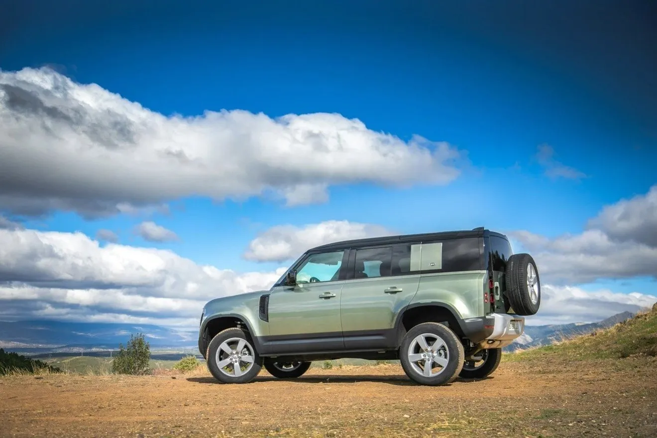 Un informe confirma el lanzamiento del nuevo Land Rover Defender 130 en 2022