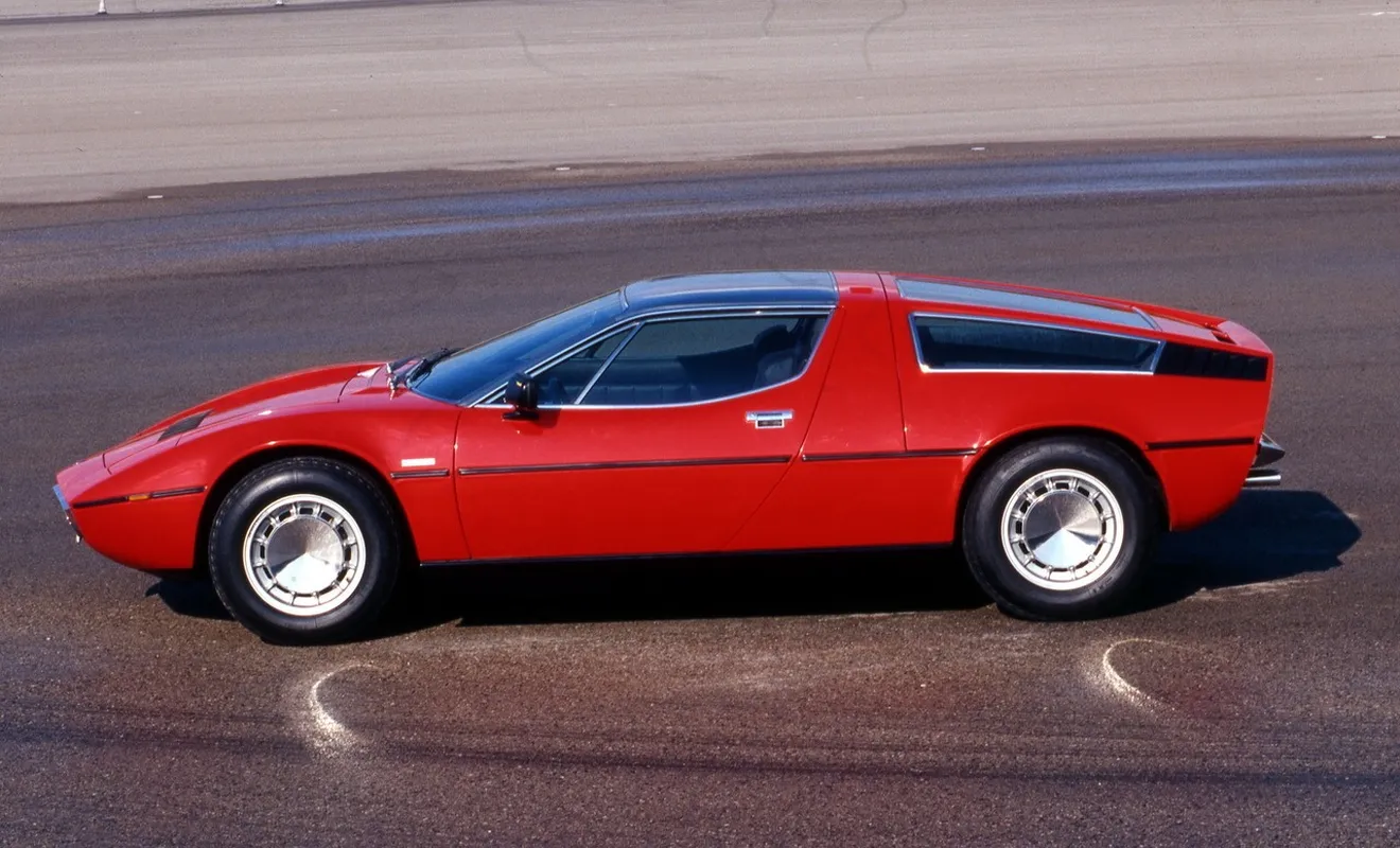 El afilado y tecnológico Maserati Bora cumple 50 años