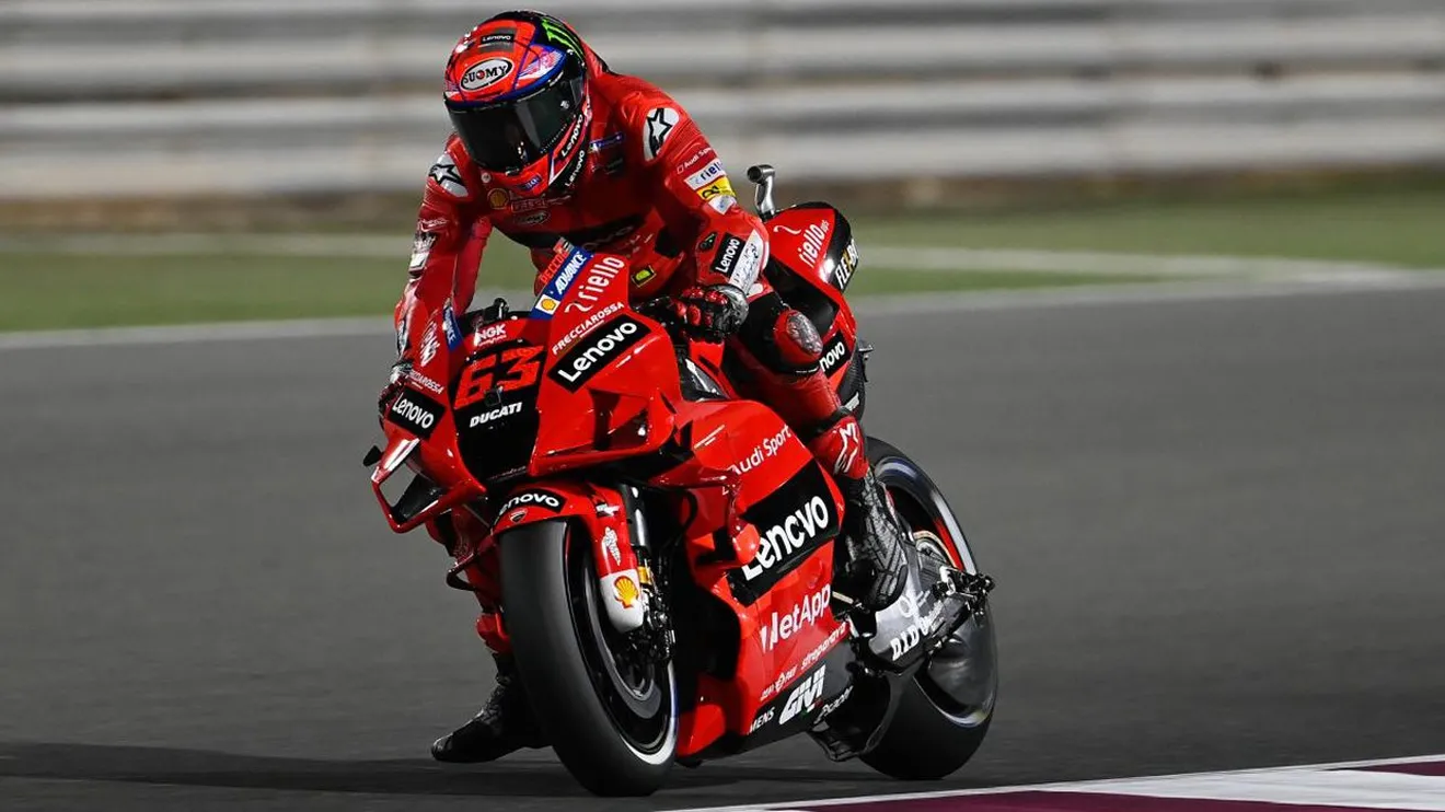 Maverick Viñales conquista el GP de Qatar ante los 'misiles' de Ducati