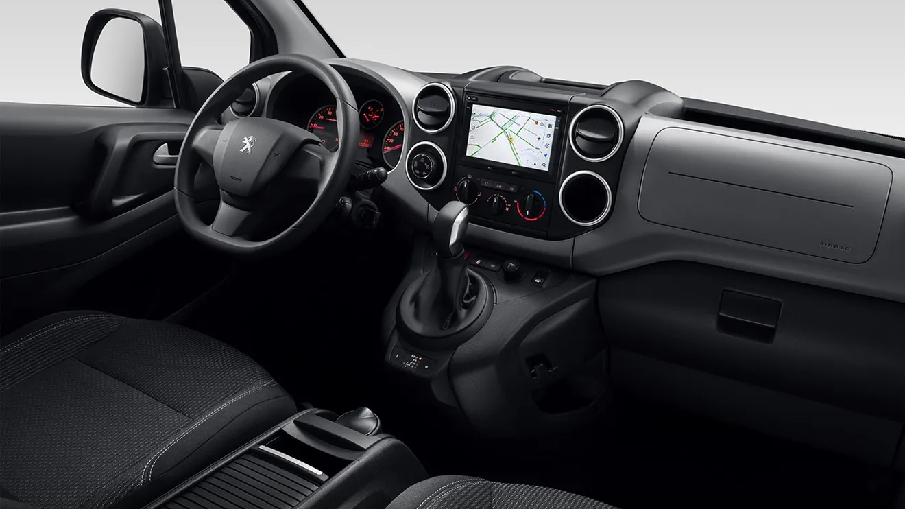 Peugeot Partner Crossway - interior