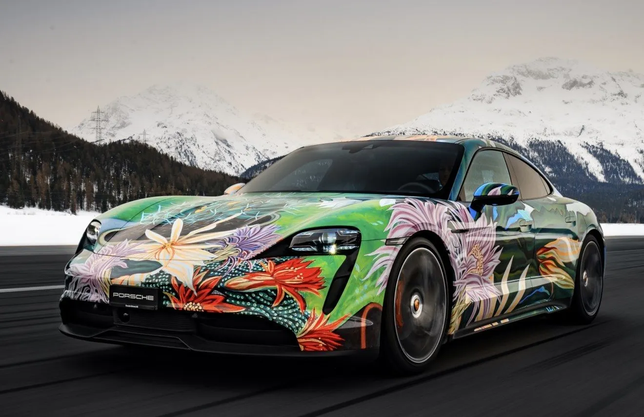 Sale a subasta el Porsche Taycan Artcar, el eléctrico más colorido
