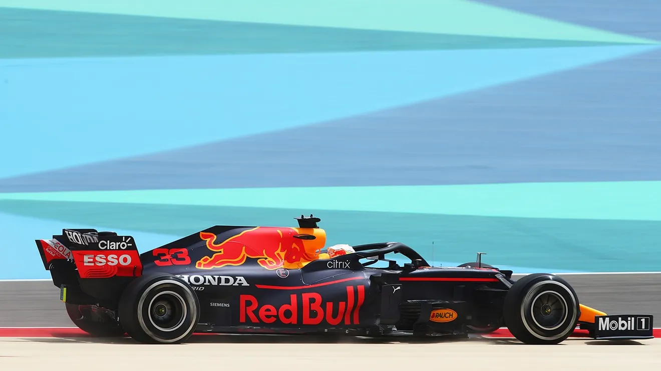 Verstappen se lleva el primer día de test, con problemas para Mercedes y debut de Sainz con Ferrari