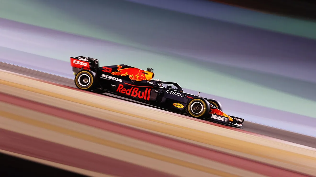 Verstappen culmina una espectacular pole sobre Hamilton; Sainz y Alonso, 'top 10'