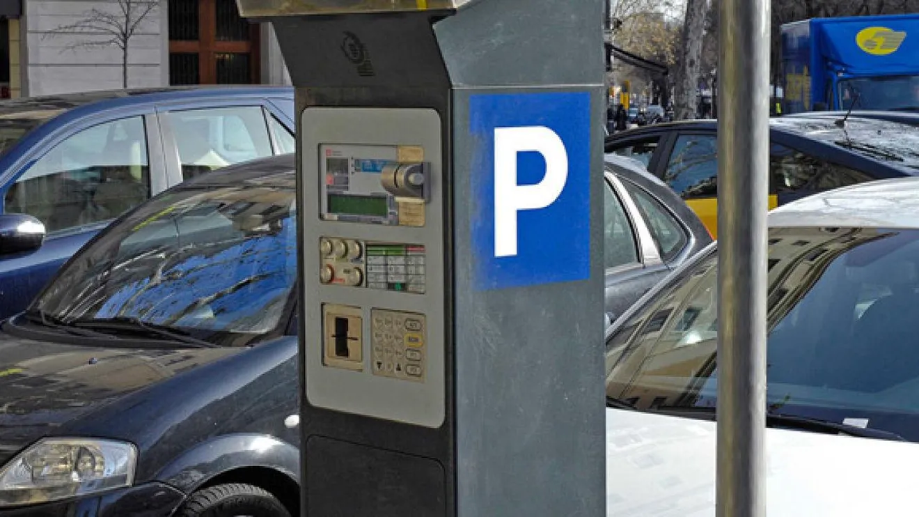 Los Ayuntamiento quieren encarecer el aparcamiento para los coches más grandes
