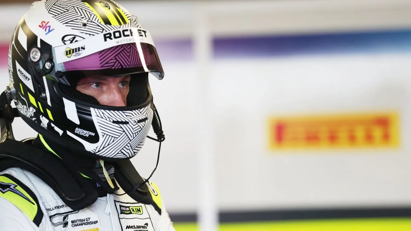Jenson Button piensa en correr de forma puntual en el DTM en 2022