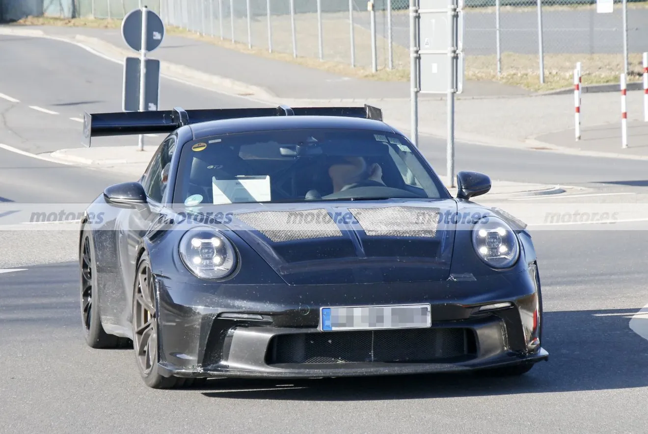 Foto espía Porsche 911 GT3 RS 2022 en Nürburgring - exterior