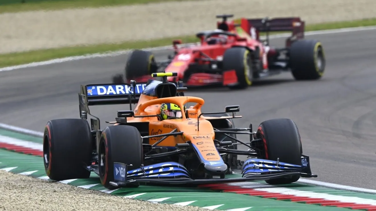 Sainz, con McLaren en el punto de mira: «Es una batalla muy divertida»