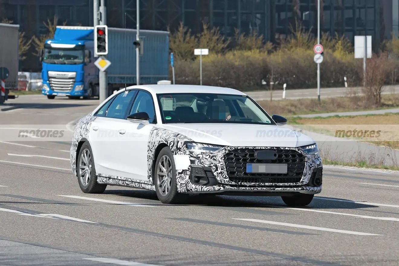 Foto espía Audi A8 Facelift 2022 - exterior