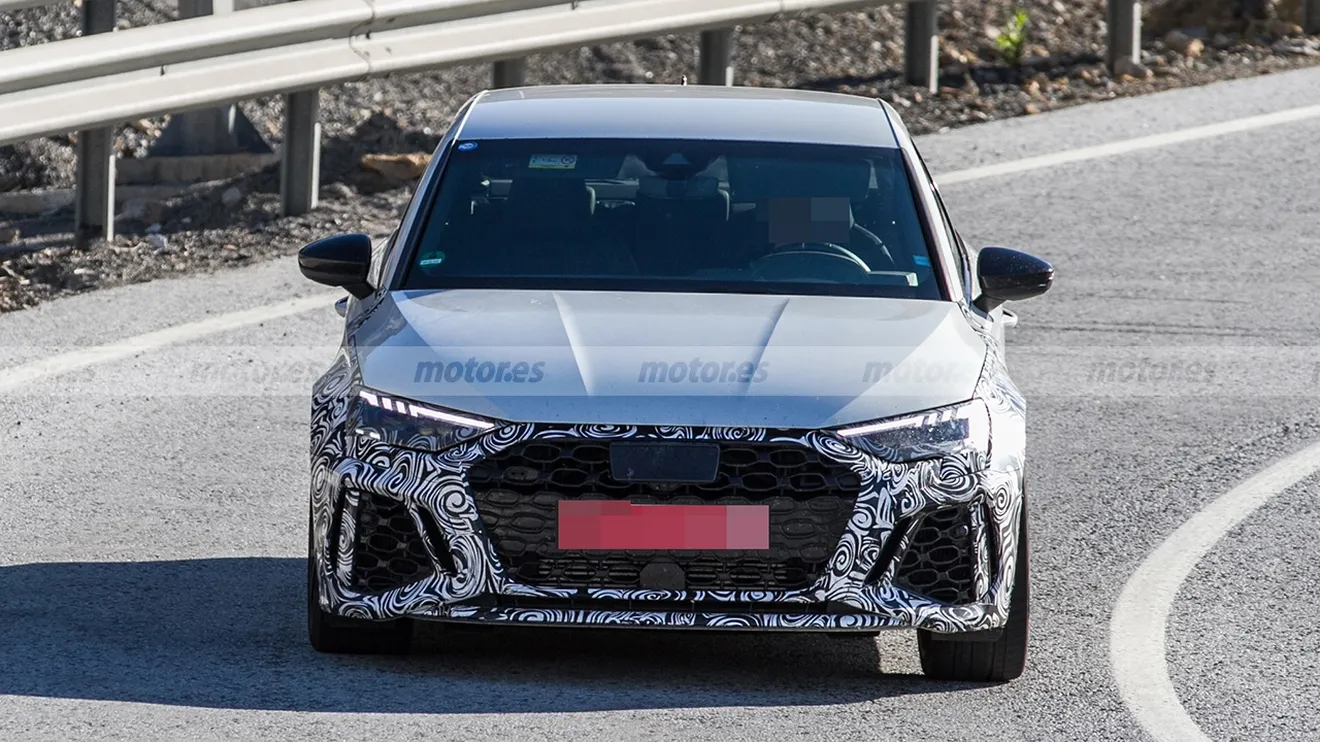 Audi RS 3 Sedán 2021 - foto espía frontal