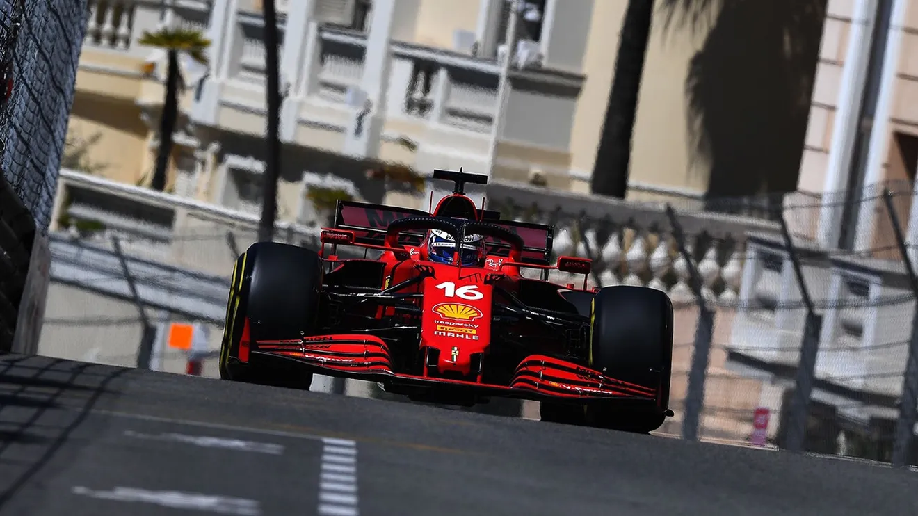 Campanazo de Ferrari en los segundos libres: Leclerc 1º y Sainz 2º
