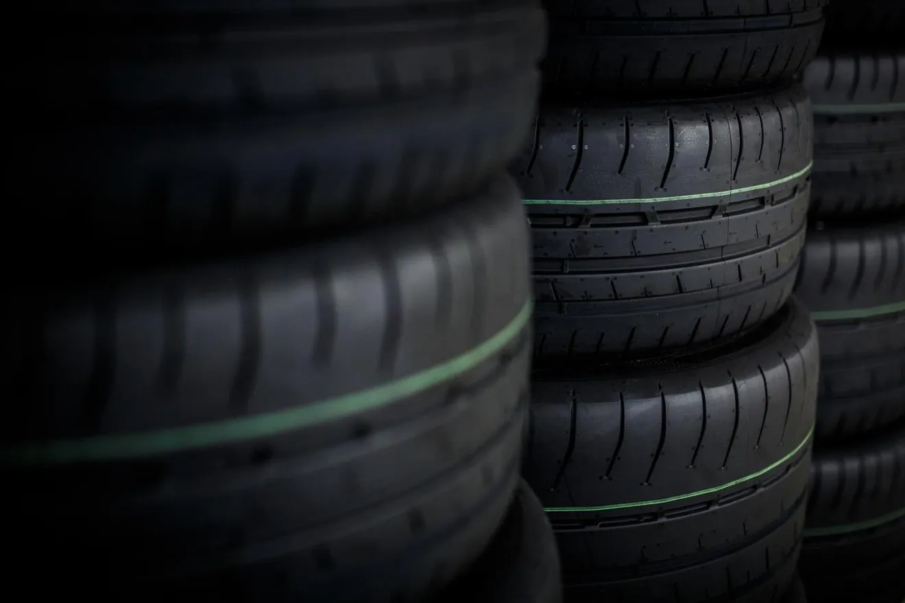 La duración de los neumáticos, sus prestaciones, y el nuevo etiquetado europeo, a debate