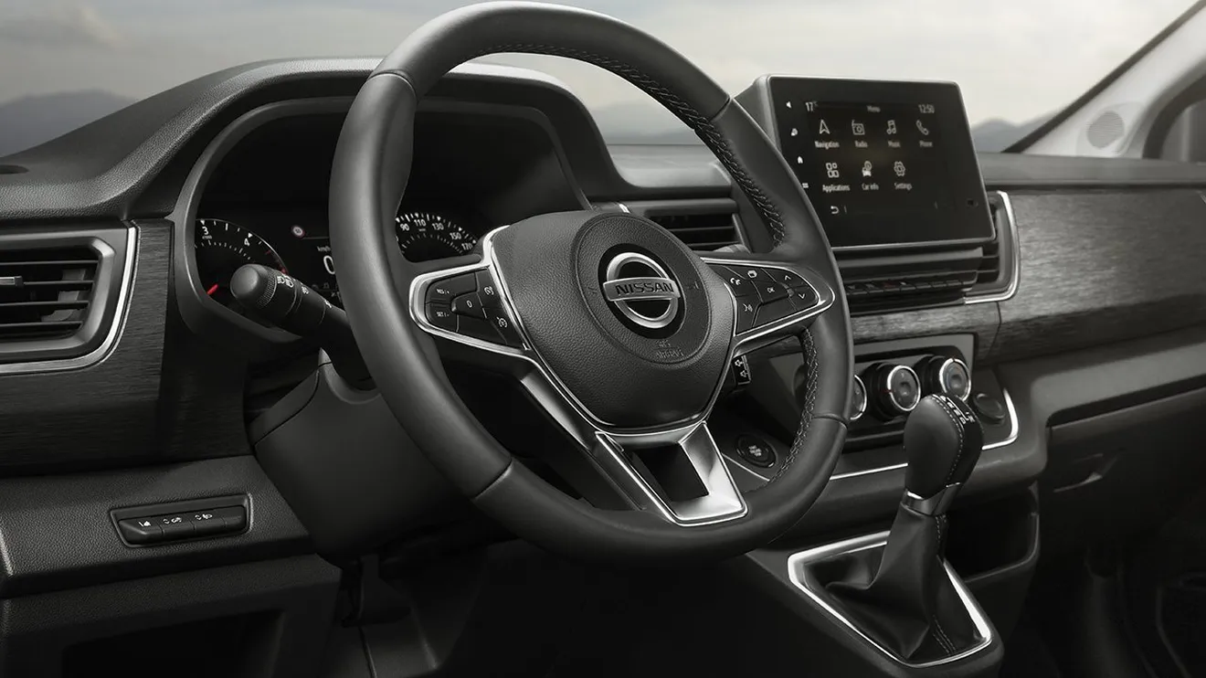 Nissan NV300 Combi 2021 - interior