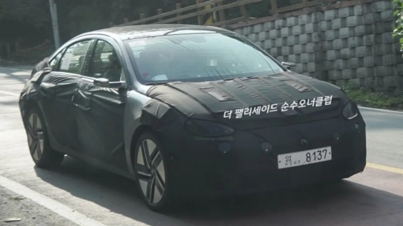 El esperado IONIQ 6, el nuevo coche eléctrico de Hyundai, cazado por primera vez