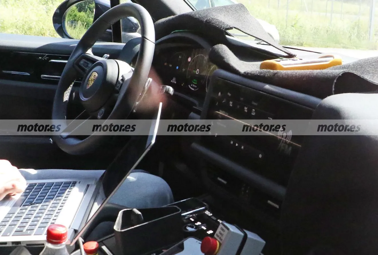 Foto espía Porsche Cayenne Facelift 2023 - interior