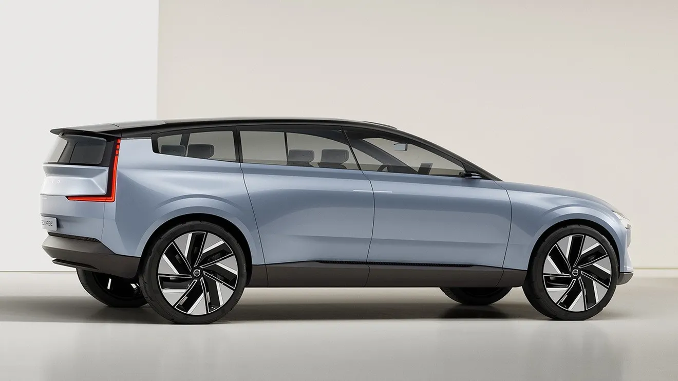 Volvo Concept Recharge - posterior