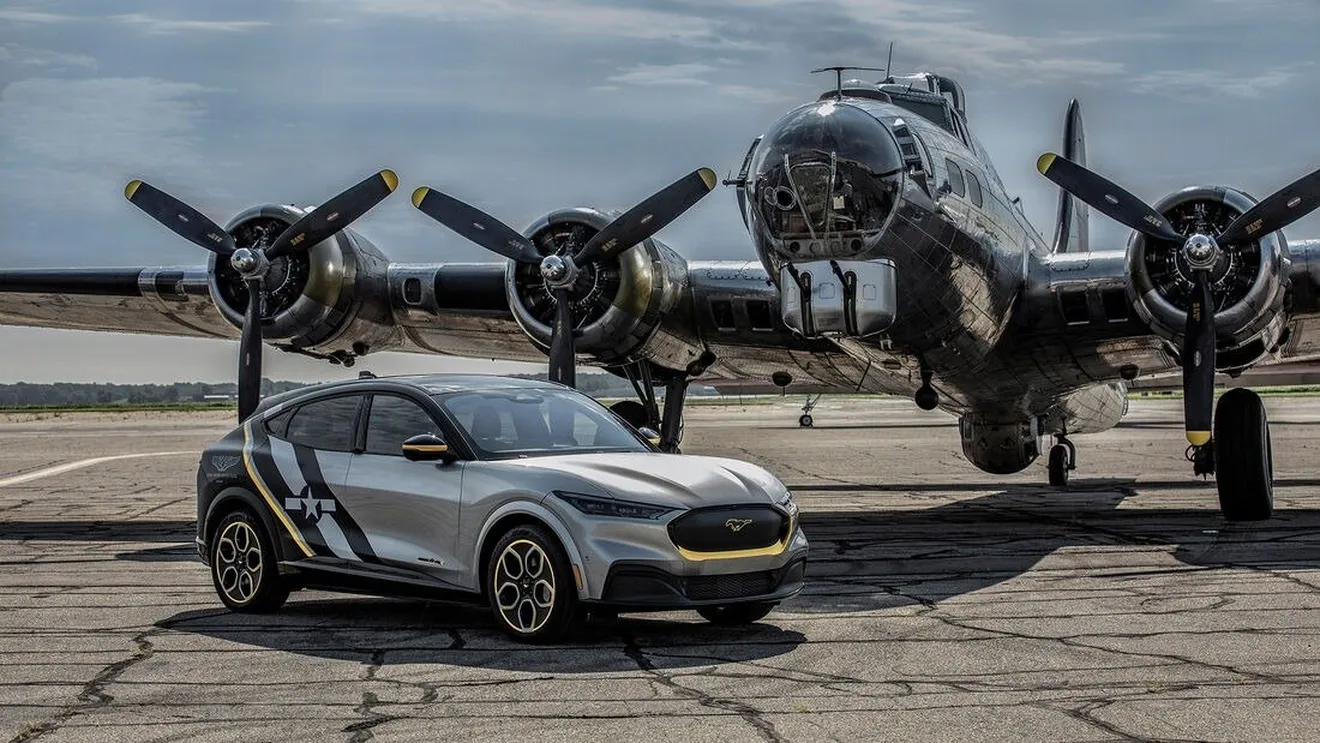 A subasta el Ford Mustang Mach-E EEA con una decoración aeronáutica militar